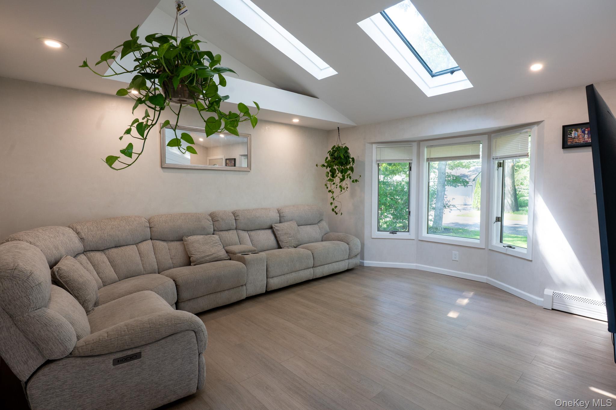 8 silver Road – For Sale photo 4