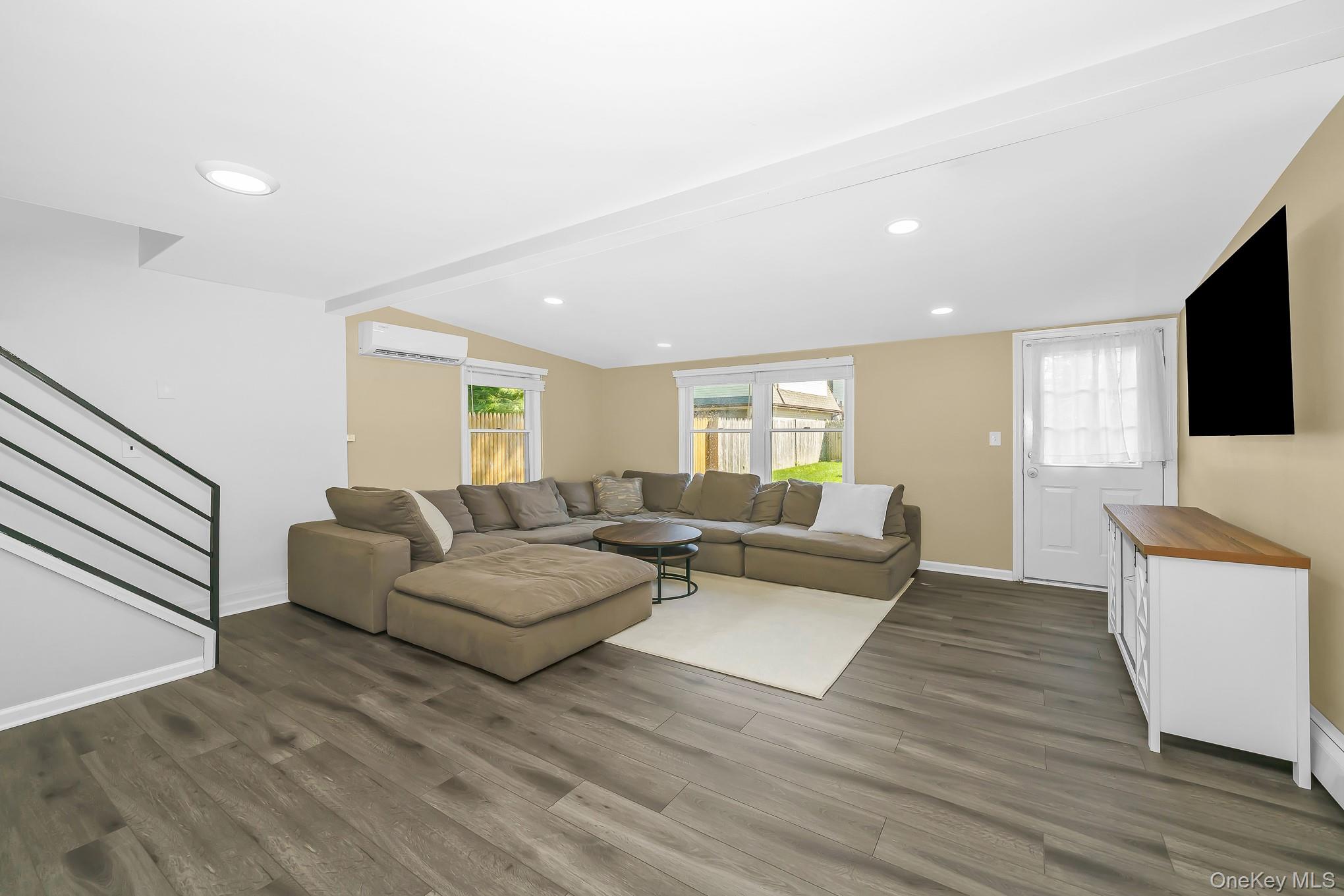 10 Hill Street – For Sale photo 27