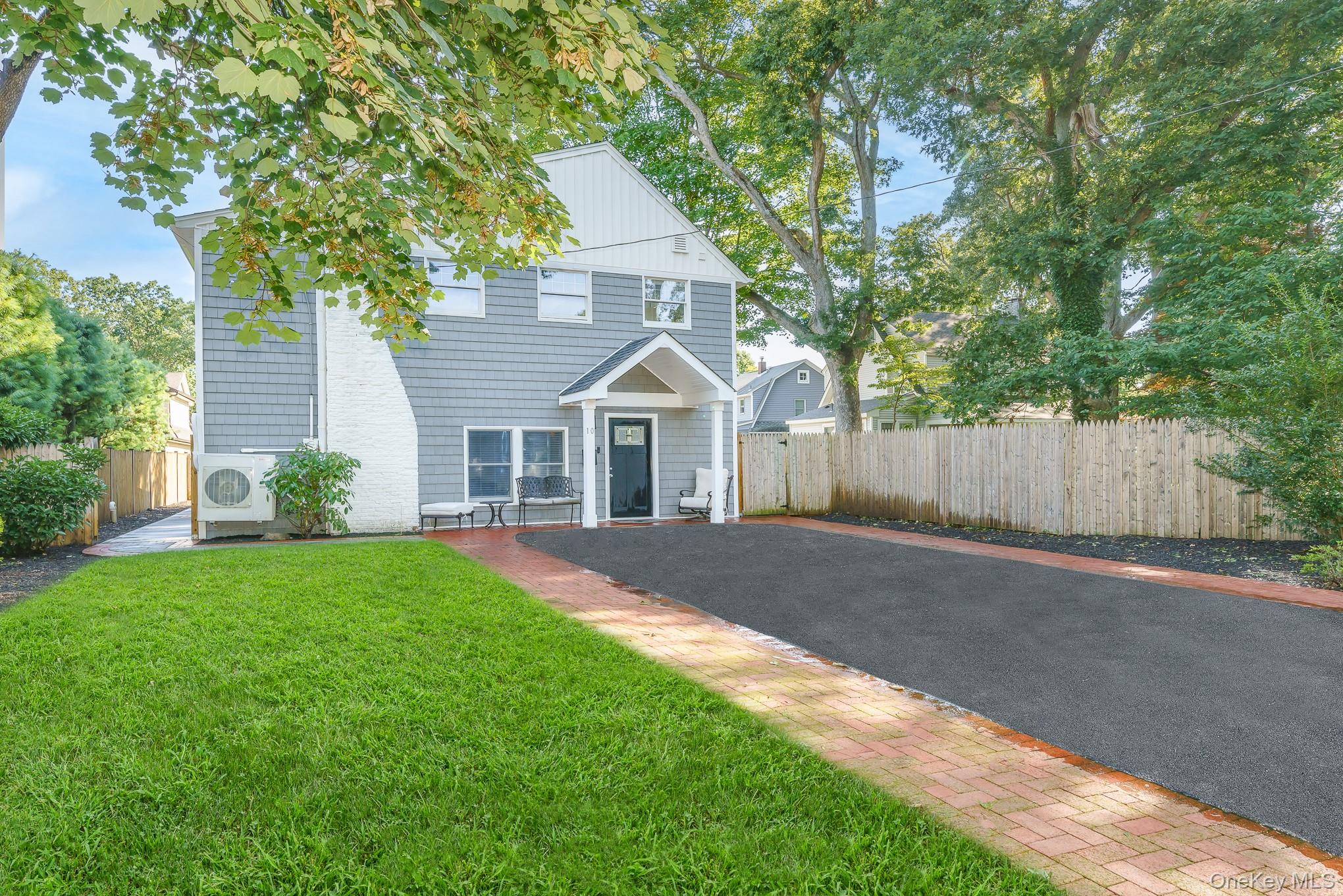 10 Hill Street – For Sale photo 3