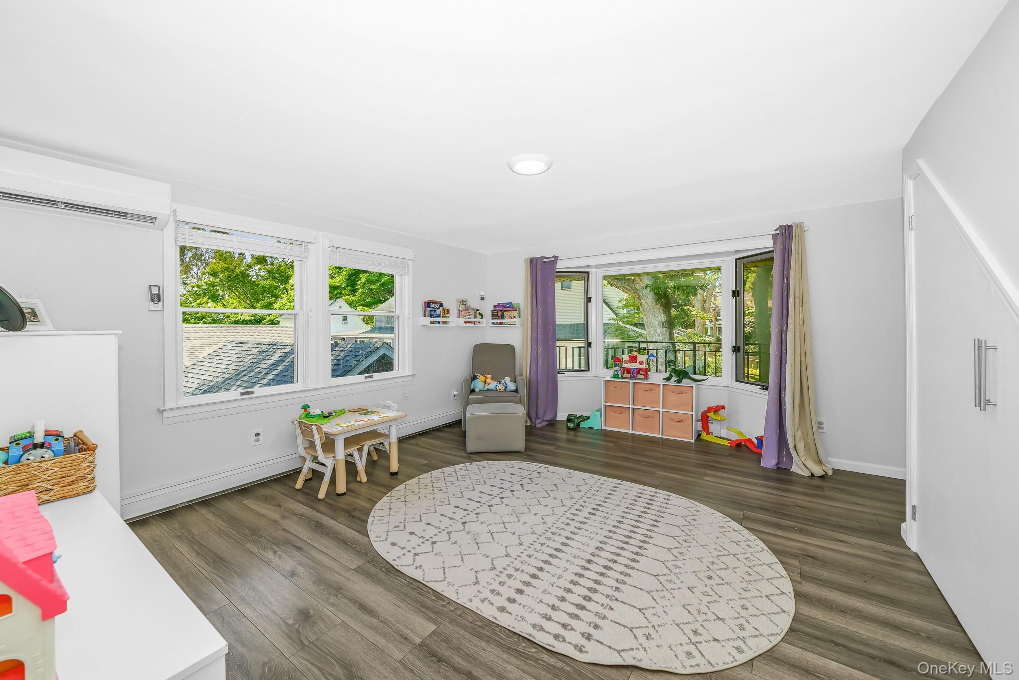 10 Hill Street – For Sale photo 33