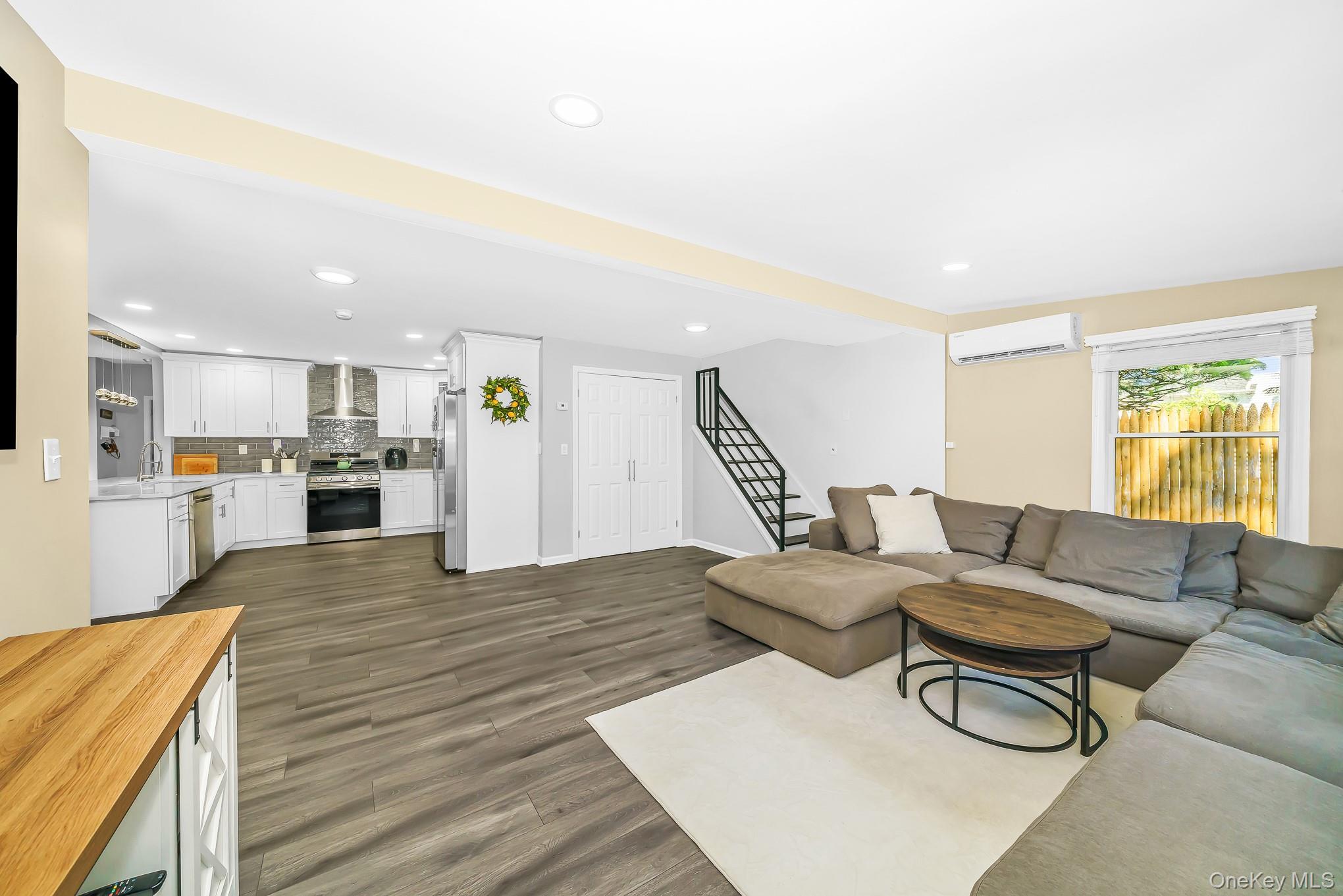 10 Hill Street – For Sale photo 29