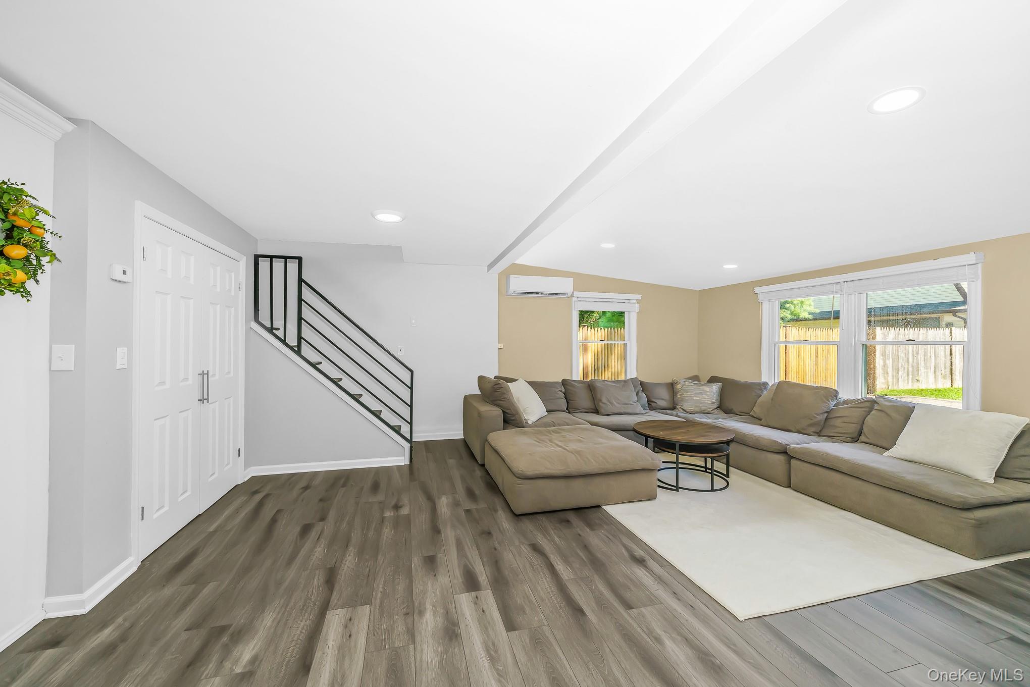10 Hill Street – For Sale photo 26