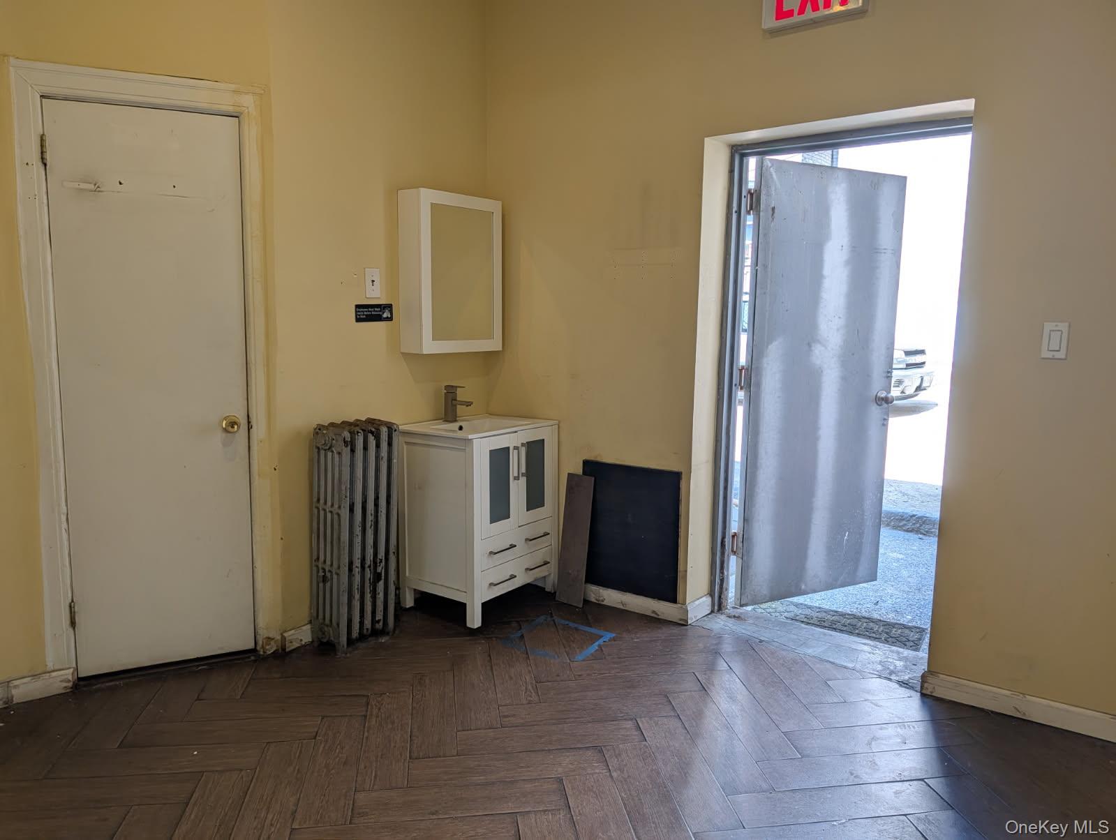 33-17 30 Avenue – For Rent photo 12