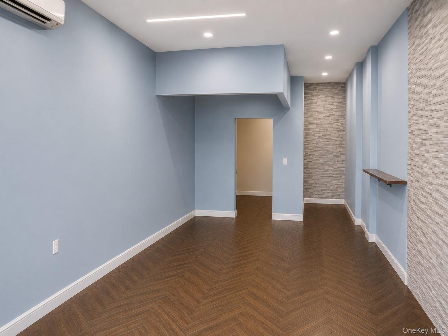 33-17 30 Avenue – For Rent photo 5
