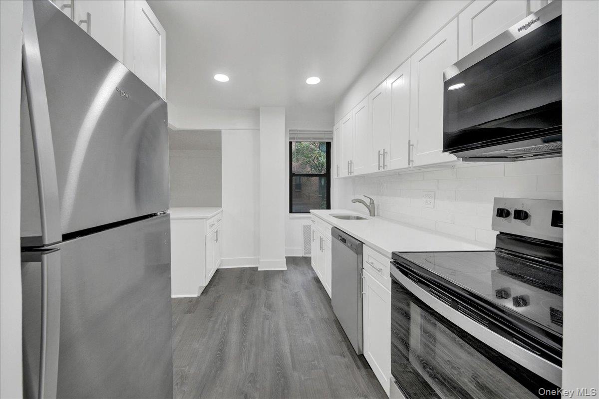 3840 Greystone Avenue, Unit 3I photo 7