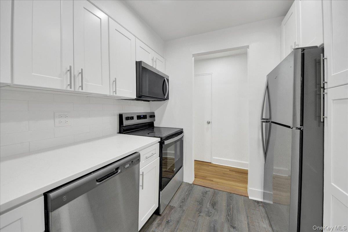 3840 Greystone Avenue, Unit 3I photo 6