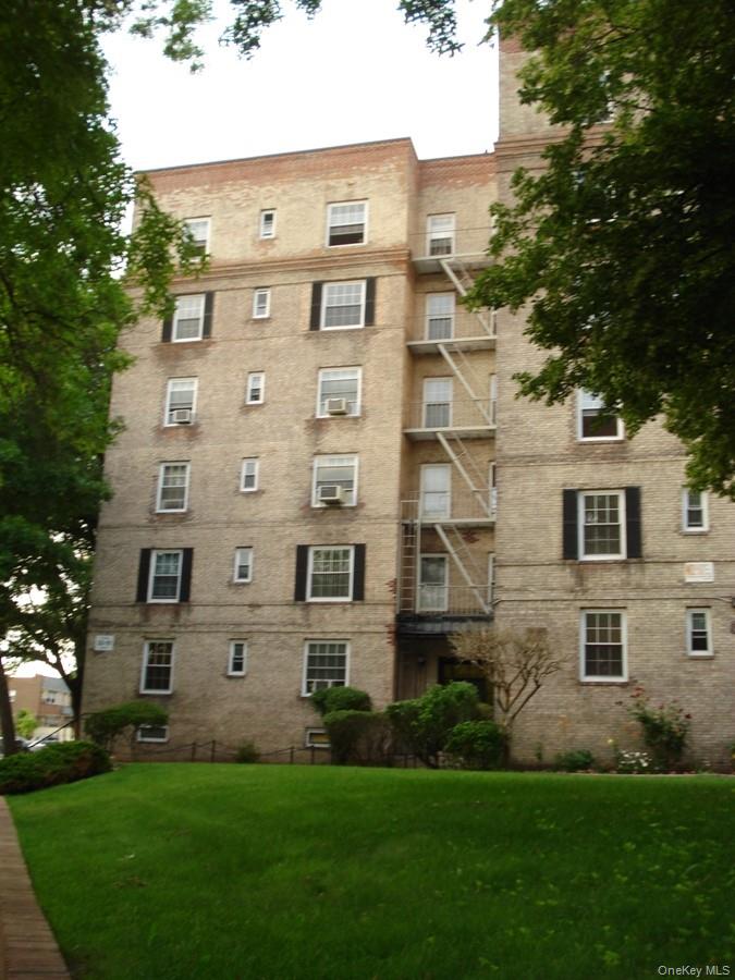 55-23 31 Avenue, Unit J3