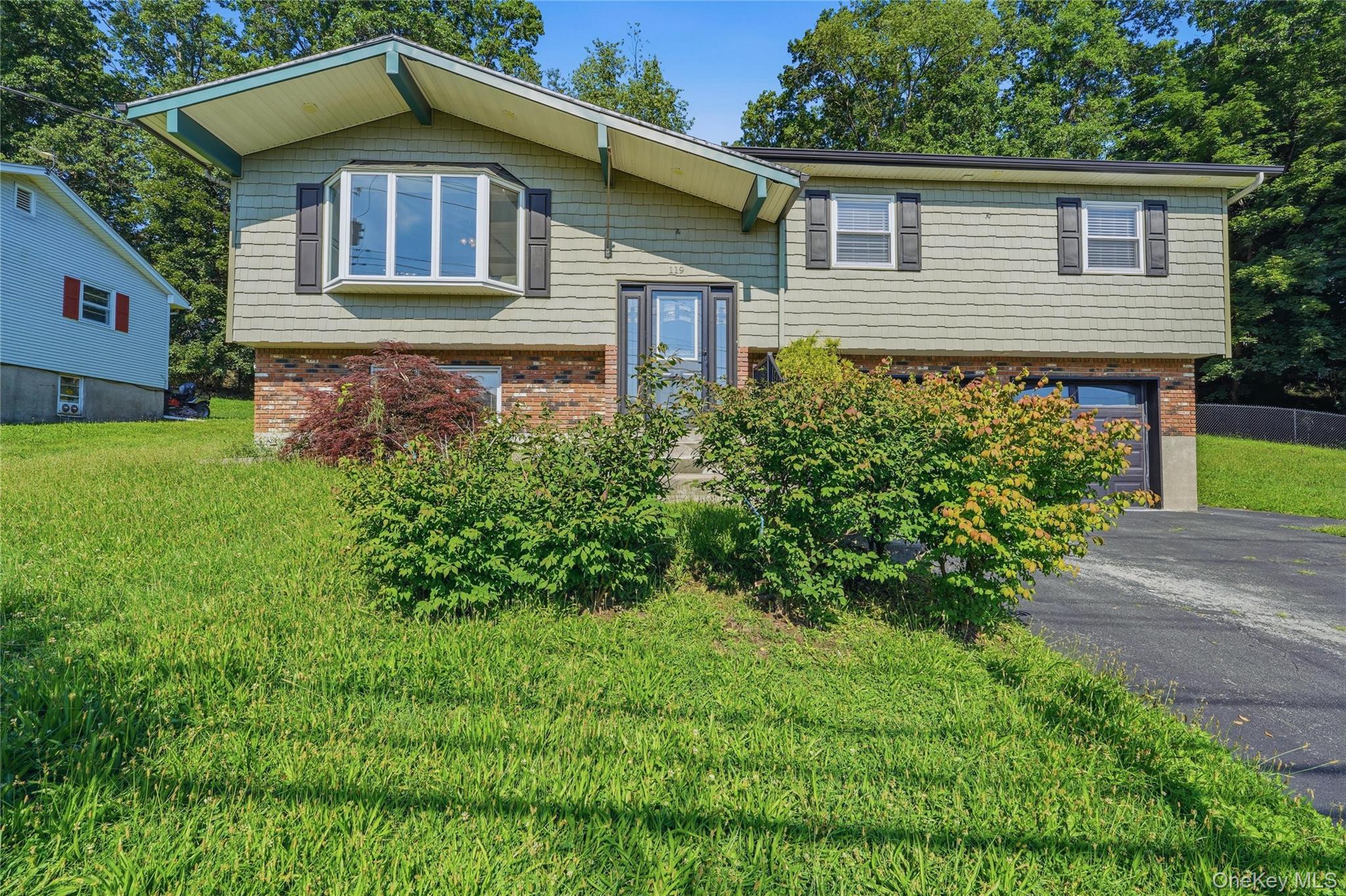 119 Scotchtown Avenue – For Sale
