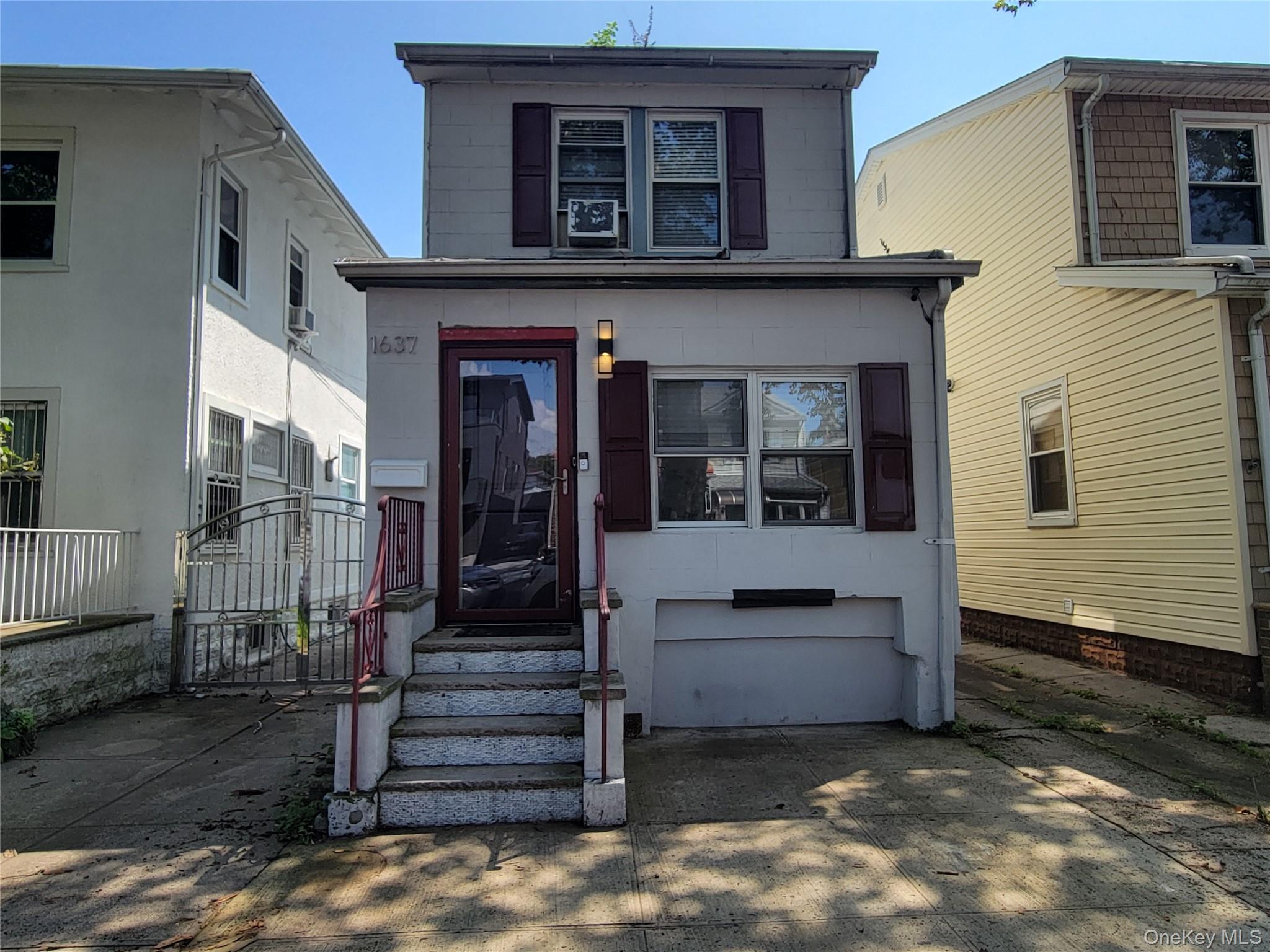 1637 West 2nd Street – For Sale
