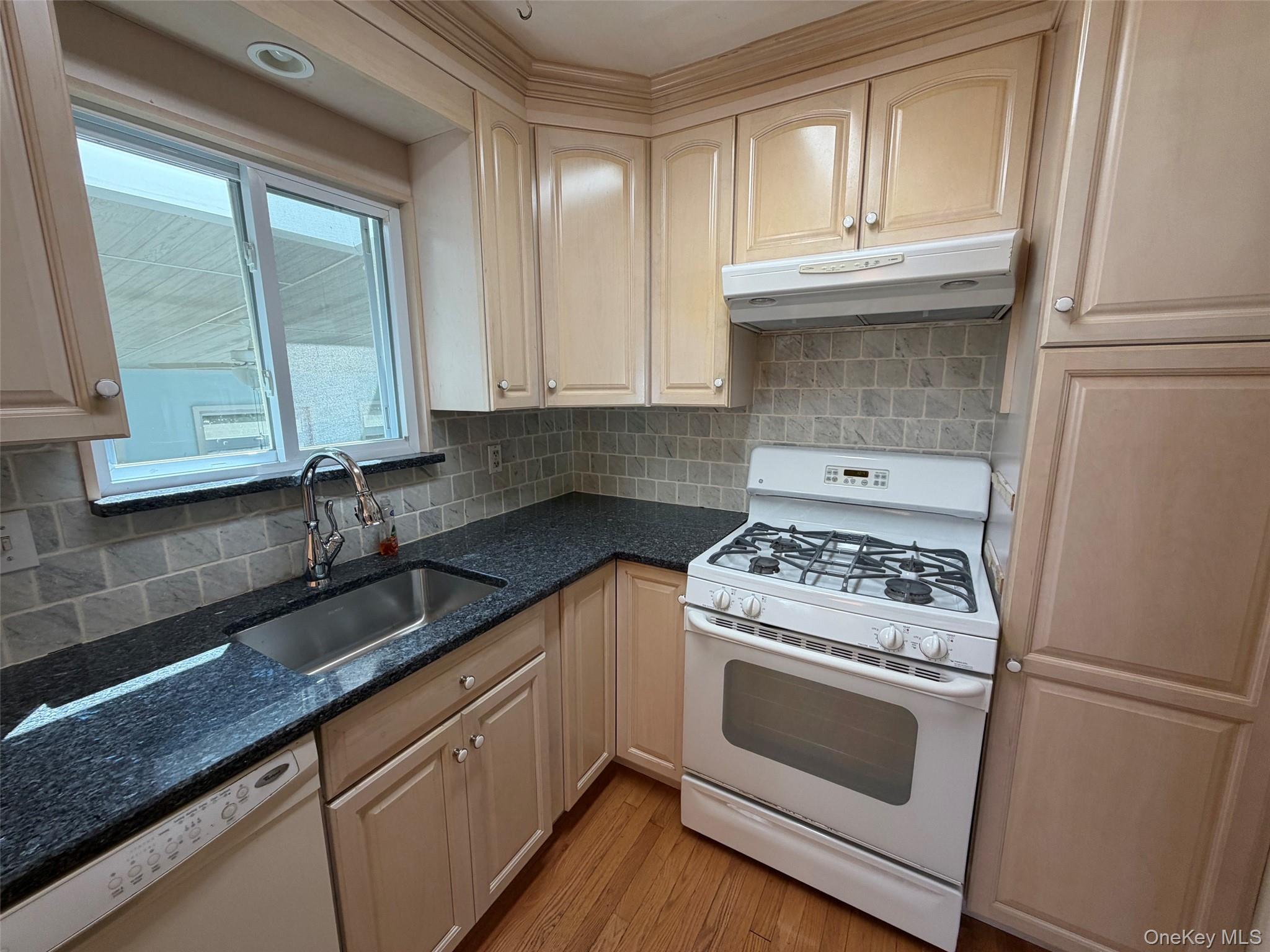21 Purdy Avenue – For Sale photo 8