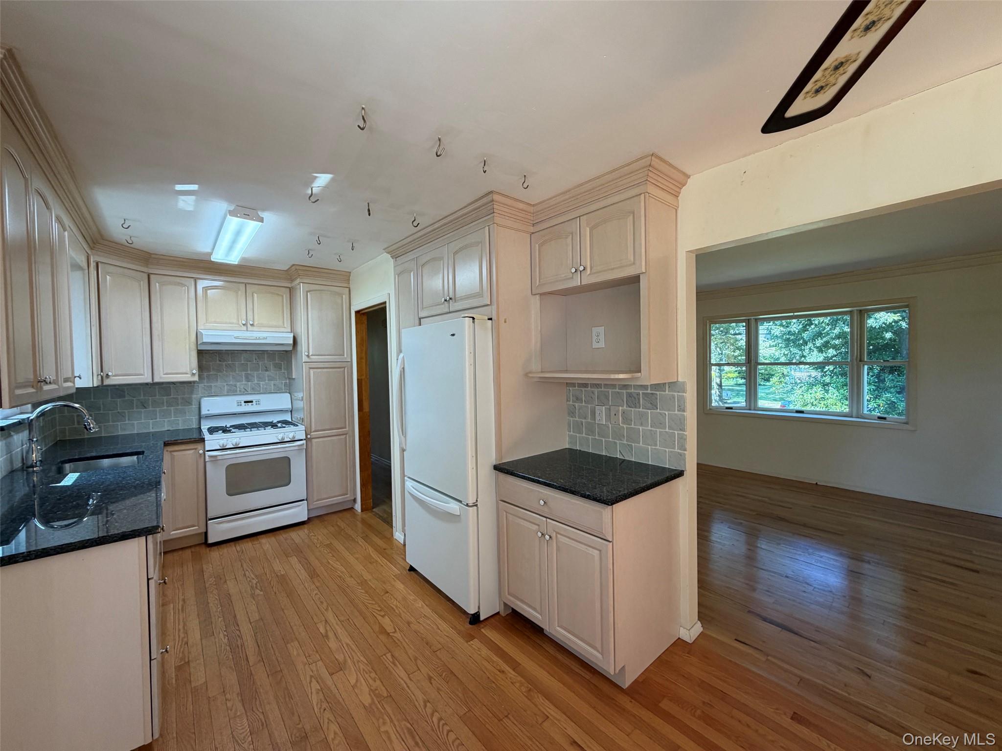 21 Purdy Avenue – For Sale photo 9