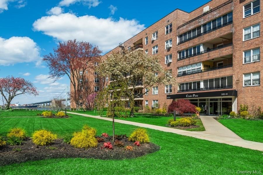 162-41 Powells Cove Boulevard, Unit 1G