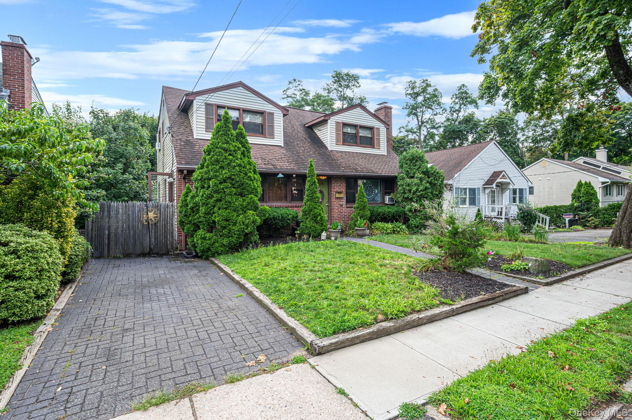 288 Nassau Road – For Sale photo 3