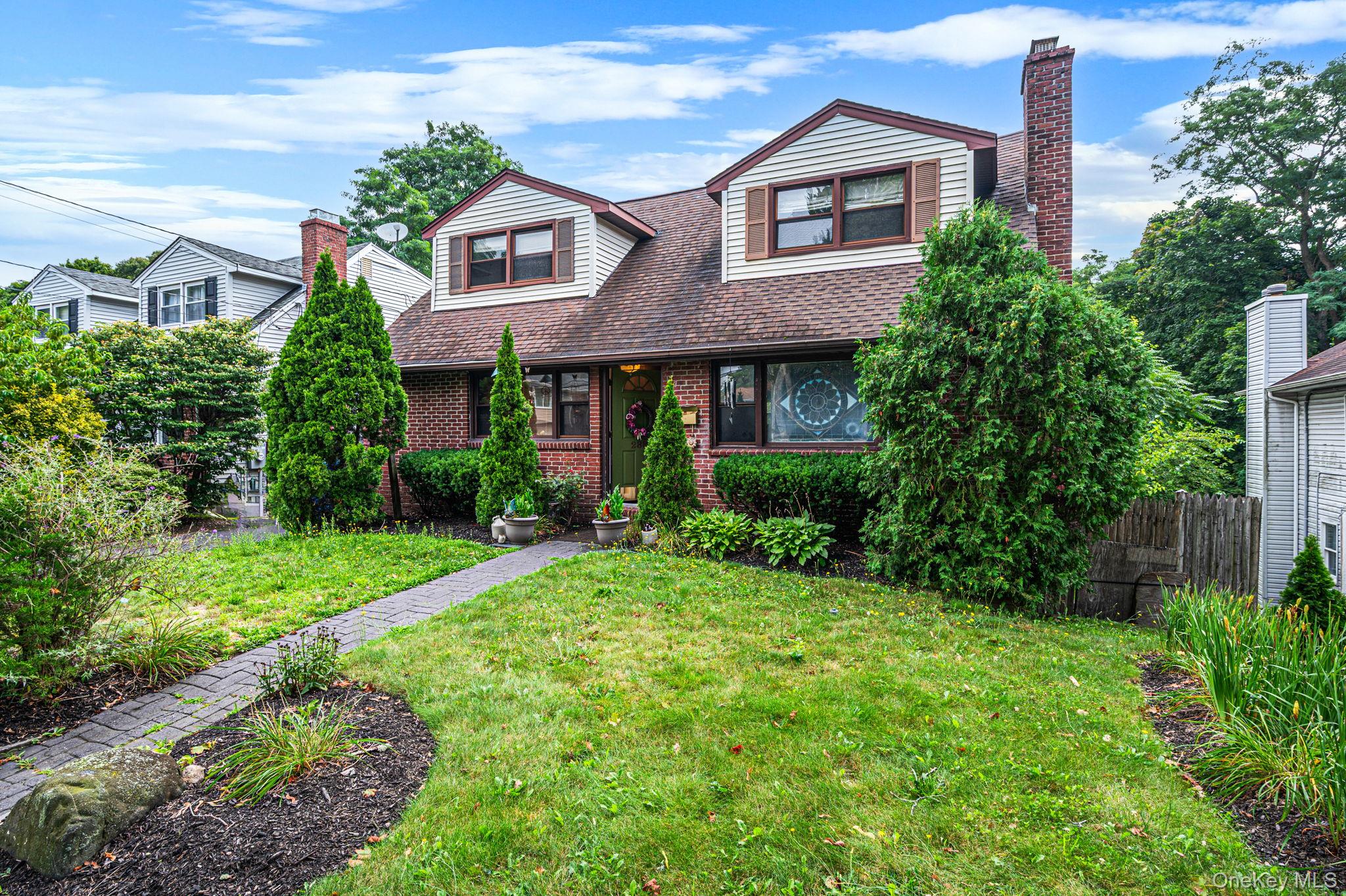 288 Nassau Road – For Sale photo 2