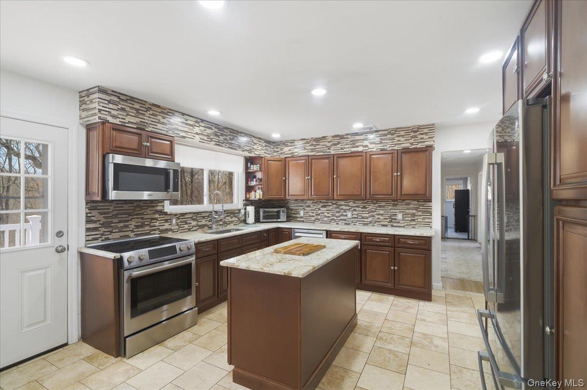 263 Oyster Bay Road – For Rent photo 12