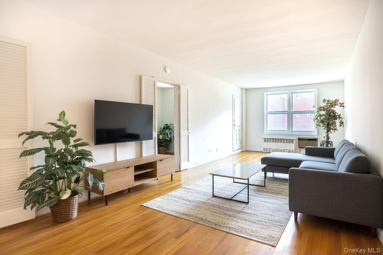 144-30 Sanford Avenue, Unit 2N photo 3