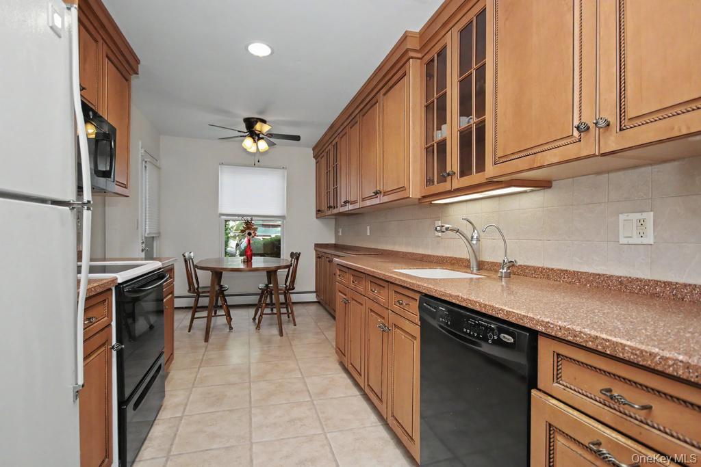 969 Sierra Vista Lane – For Sale photo 3