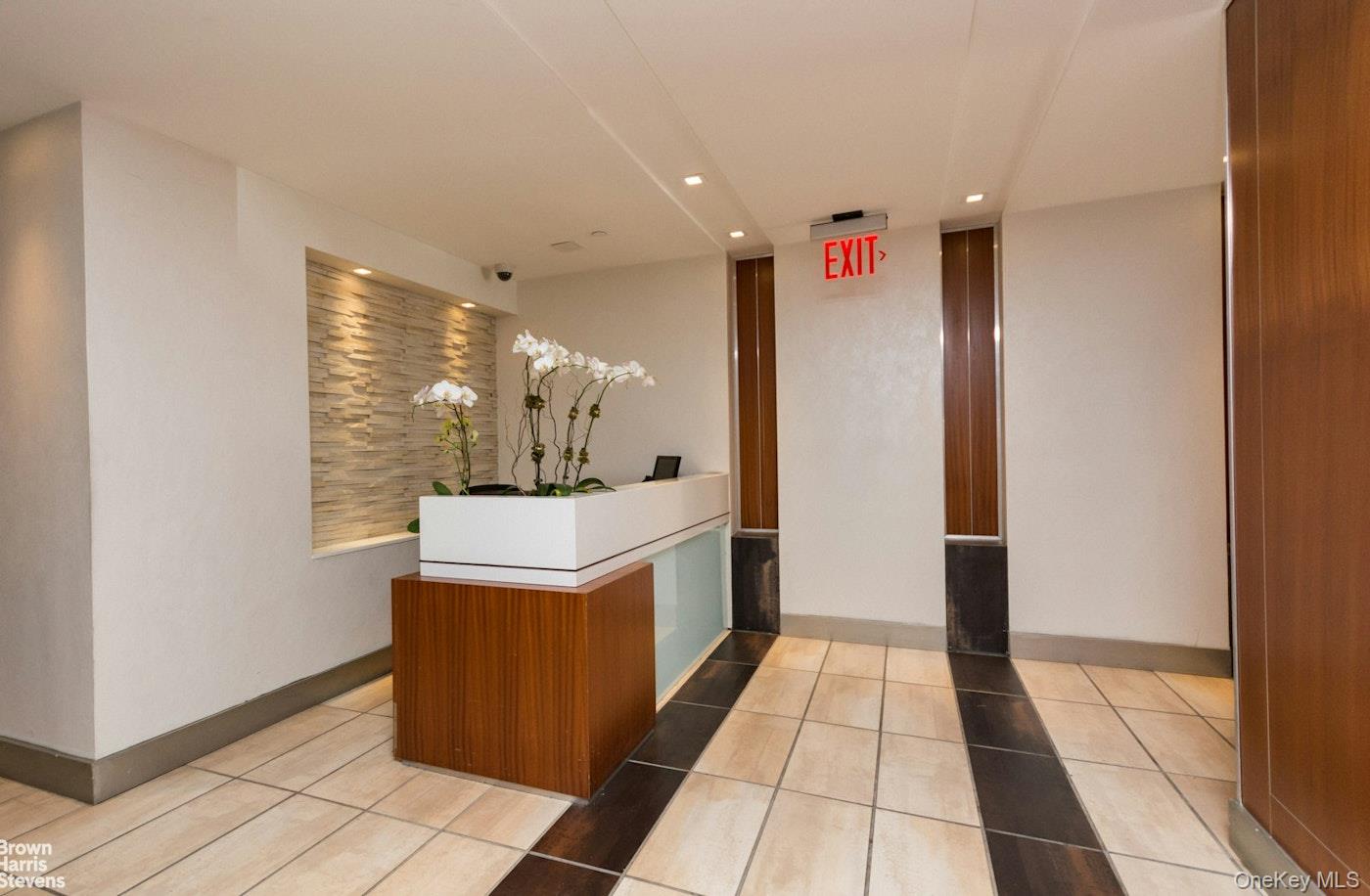 3585 Greystone Avenue, Unit 4B photo 14