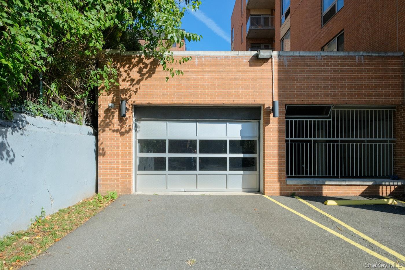 3585 Greystone Avenue, Unit 4B photo 12