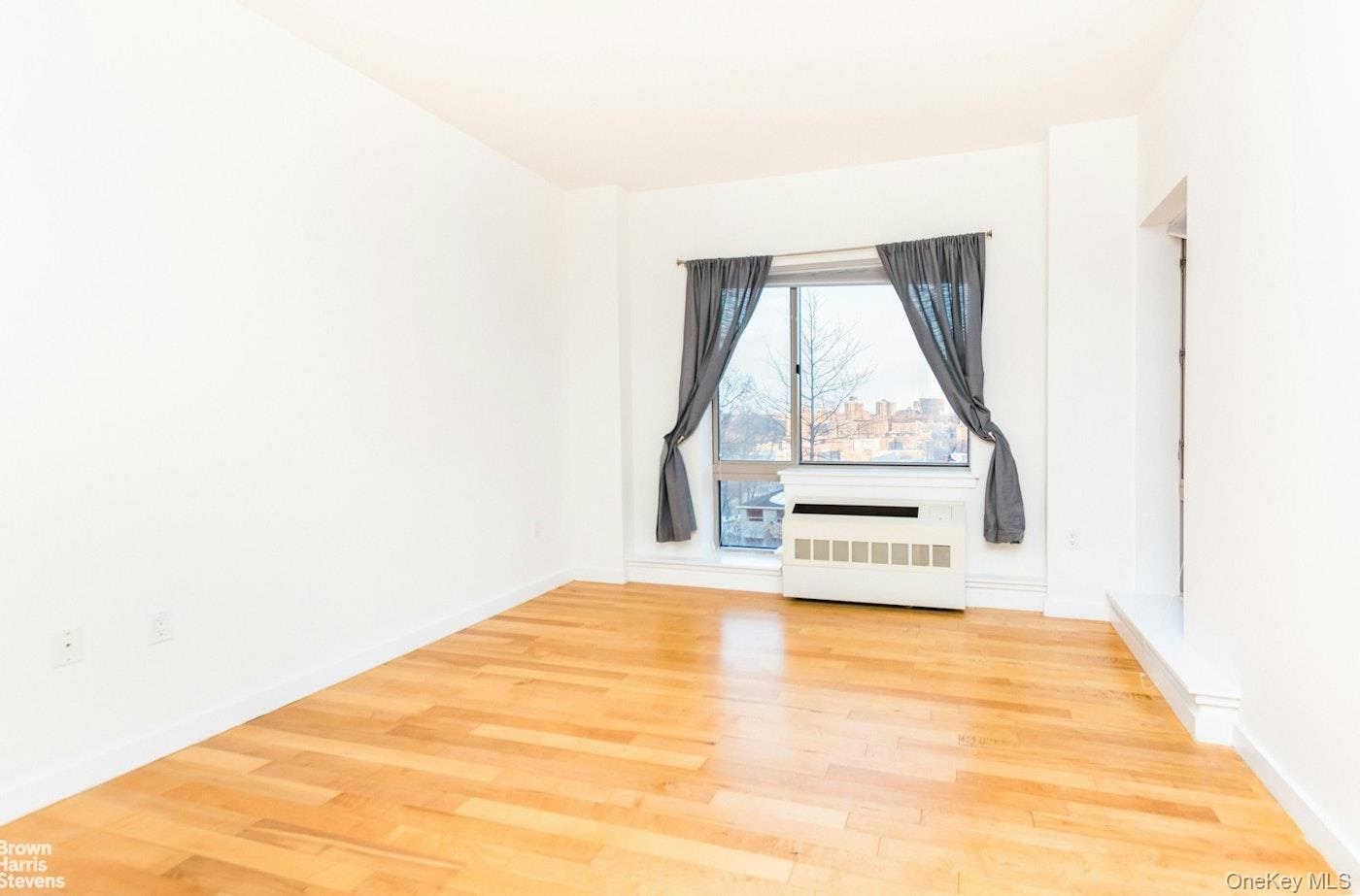 3585 Greystone Avenue, Unit 4B photo 3