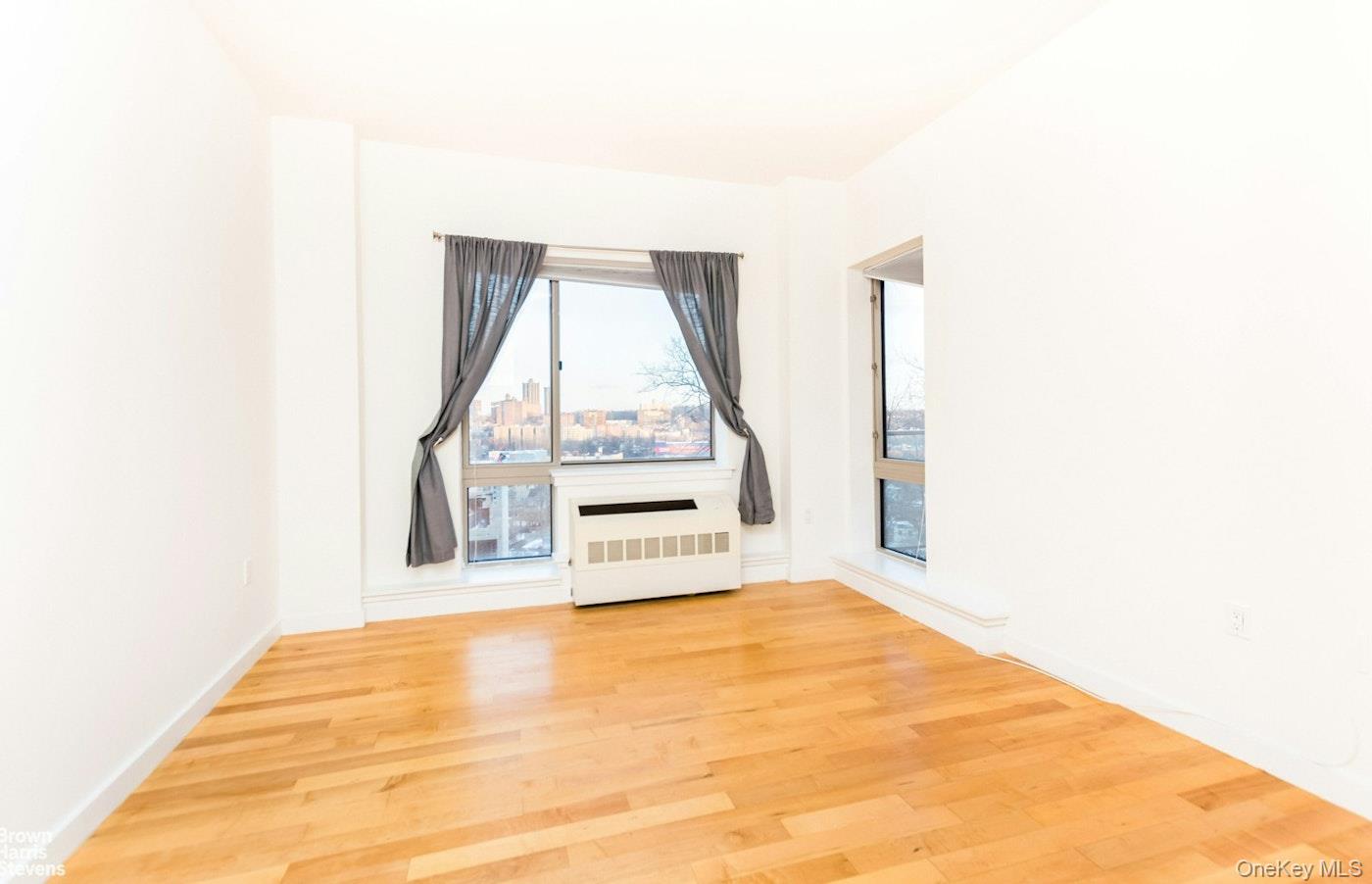 3585 Greystone Avenue, Unit 4B photo 2