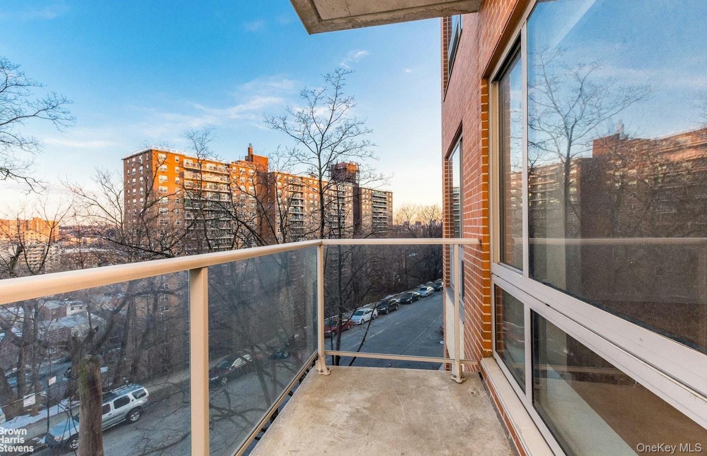 3585 Greystone Avenue, Unit 4B photo 9