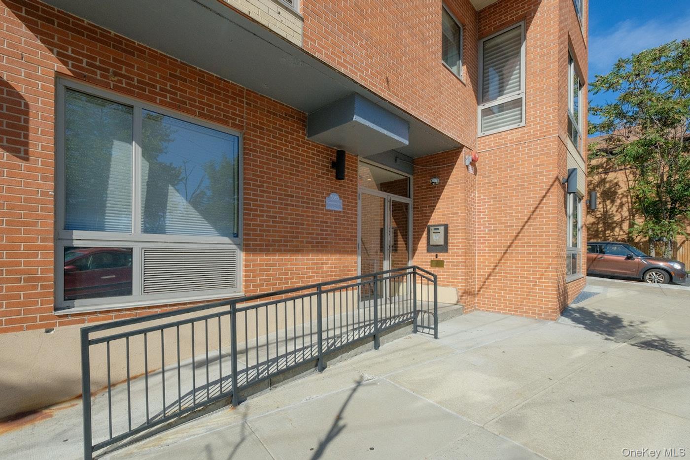 3585 Greystone Avenue, Unit 4B photo 10