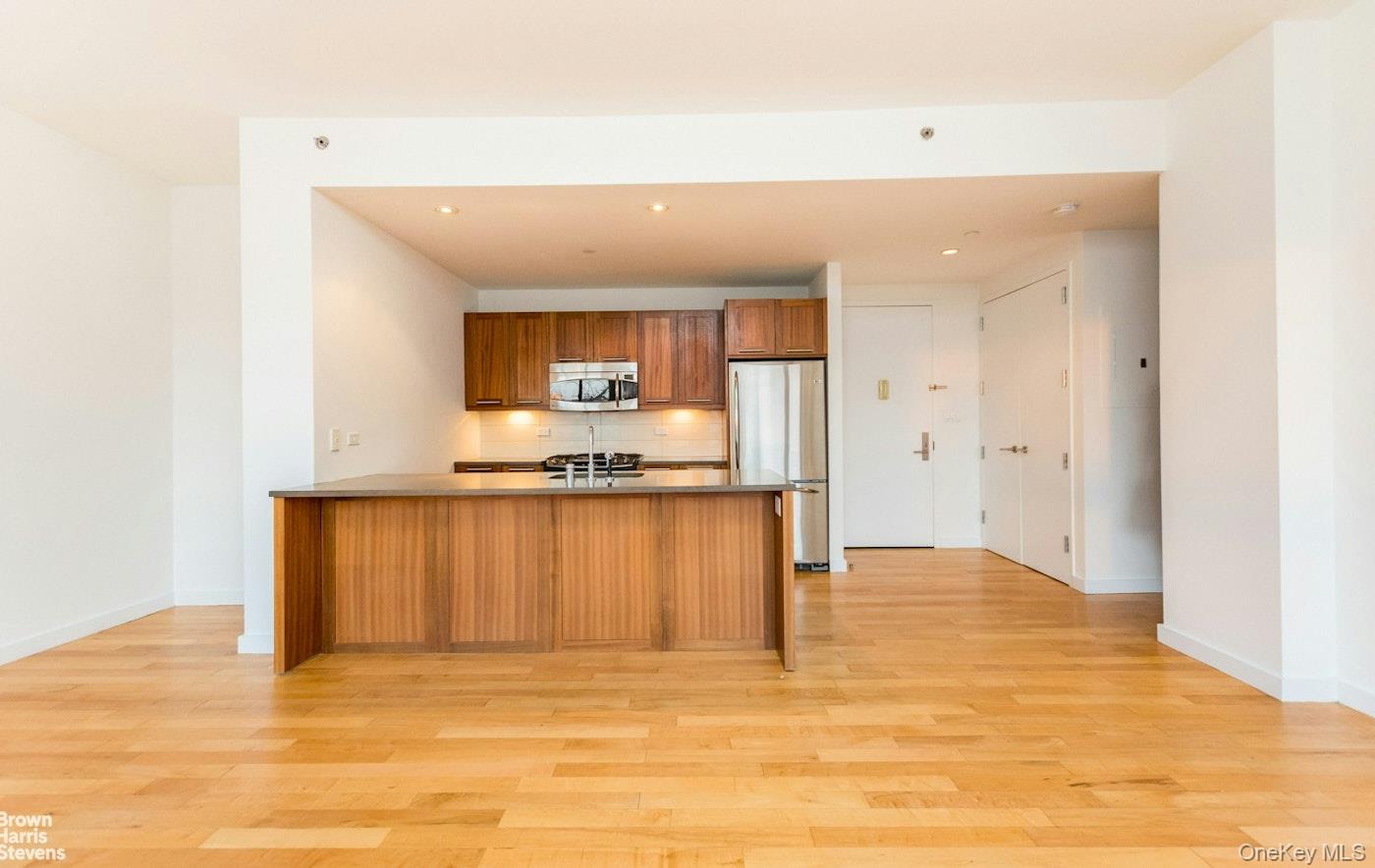 3585 Greystone Avenue, Unit 4B photo 6