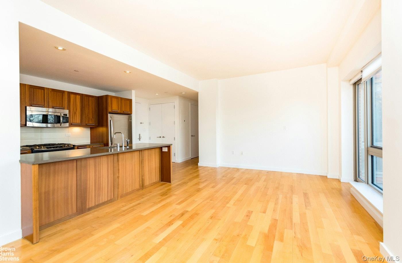 3585 Greystone Avenue, Unit 4B photo 7