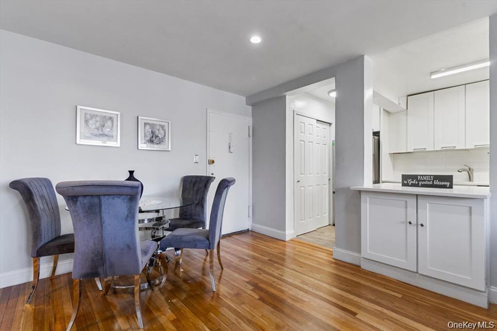 5425 Valles Avenue, Unit 3F photo 4