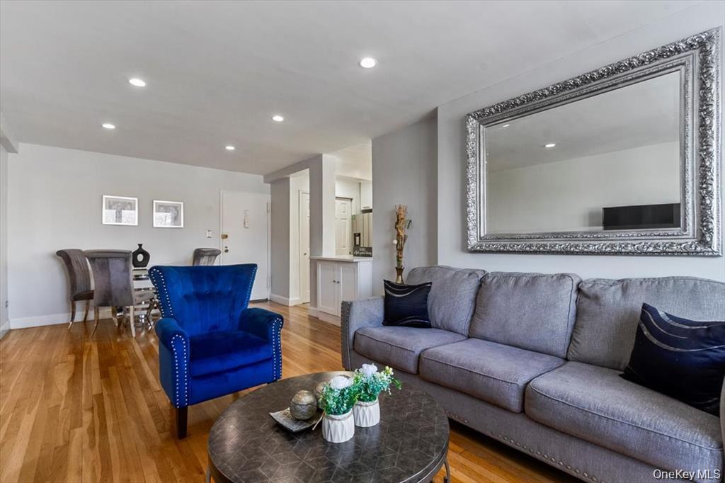 5425 Valles Avenue, Unit 3F photo 5