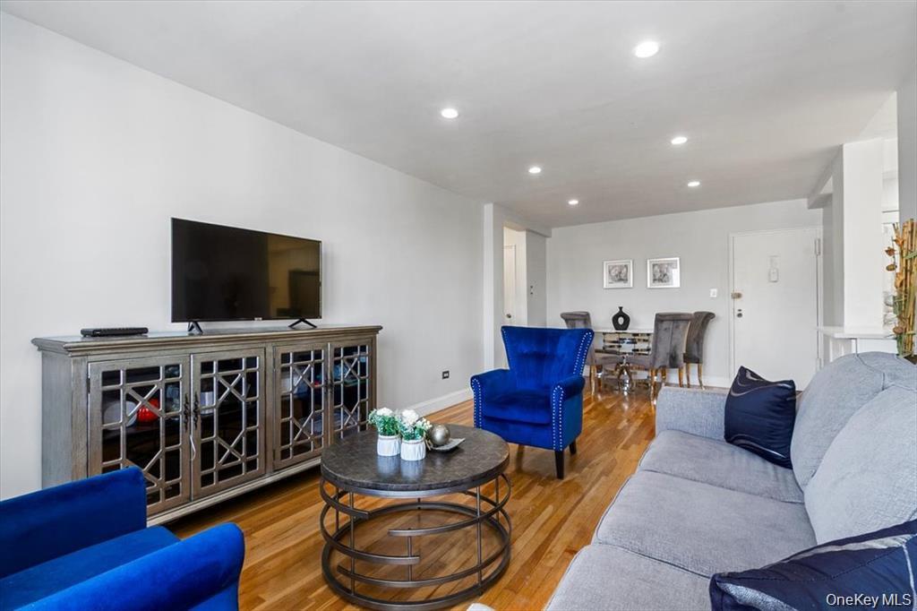 5425 Valles Avenue, Unit 3F photo 6