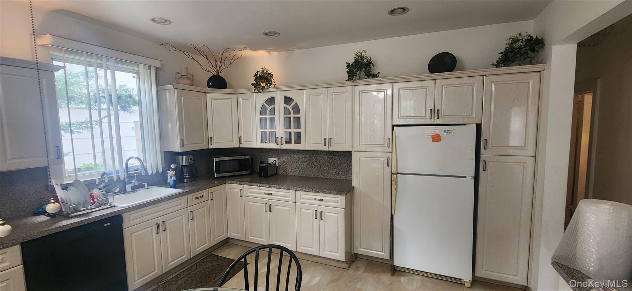 94-01 40th Drive – For Sale photo 12