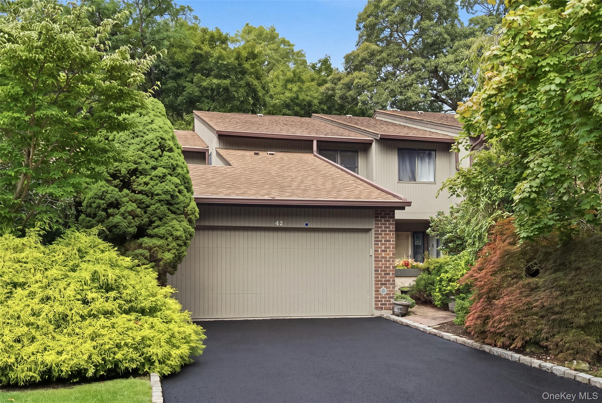 42 Country Club Drive – For Sale photo 2