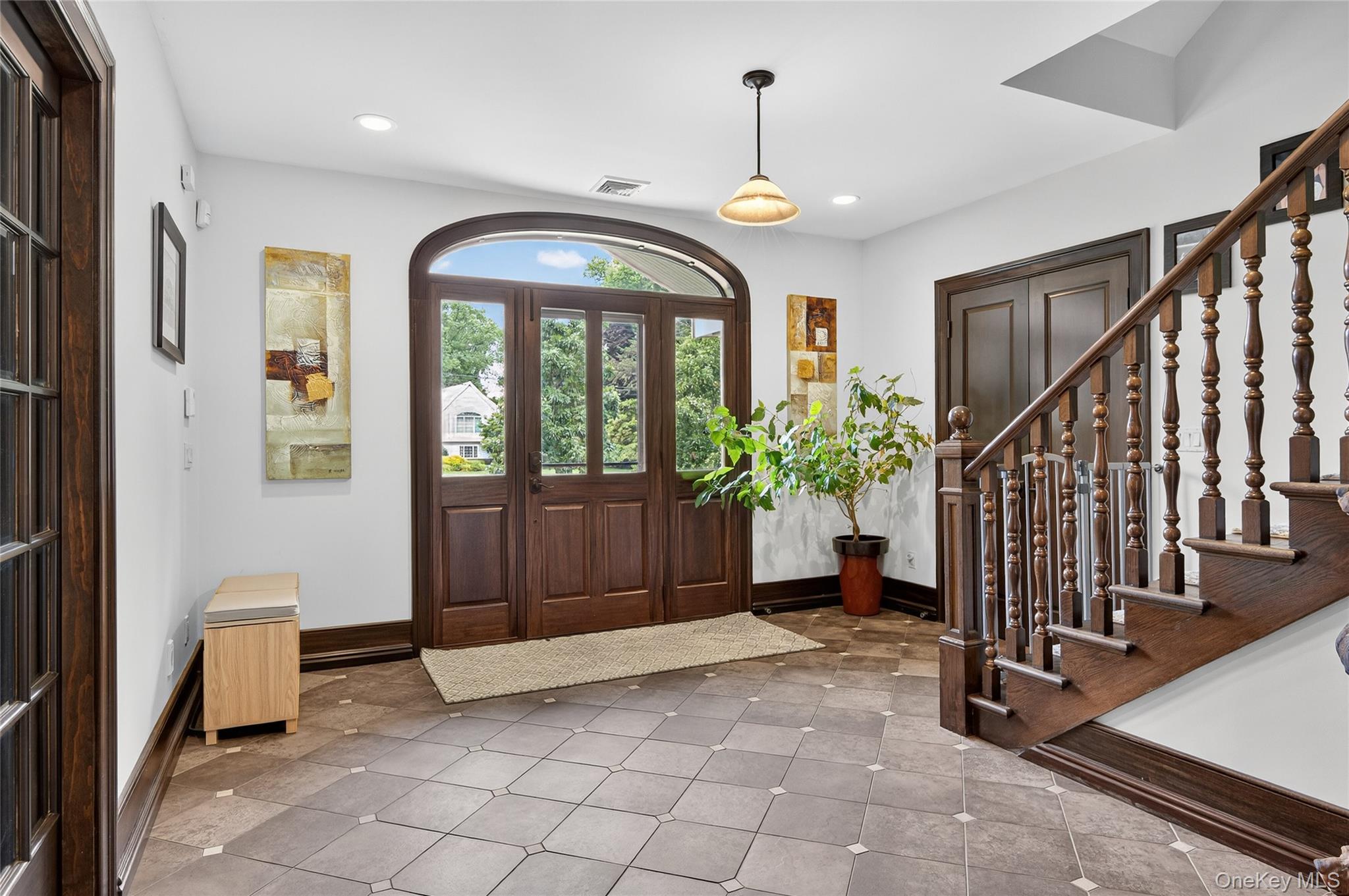 23 Gloria Lane – For Sale photo 3