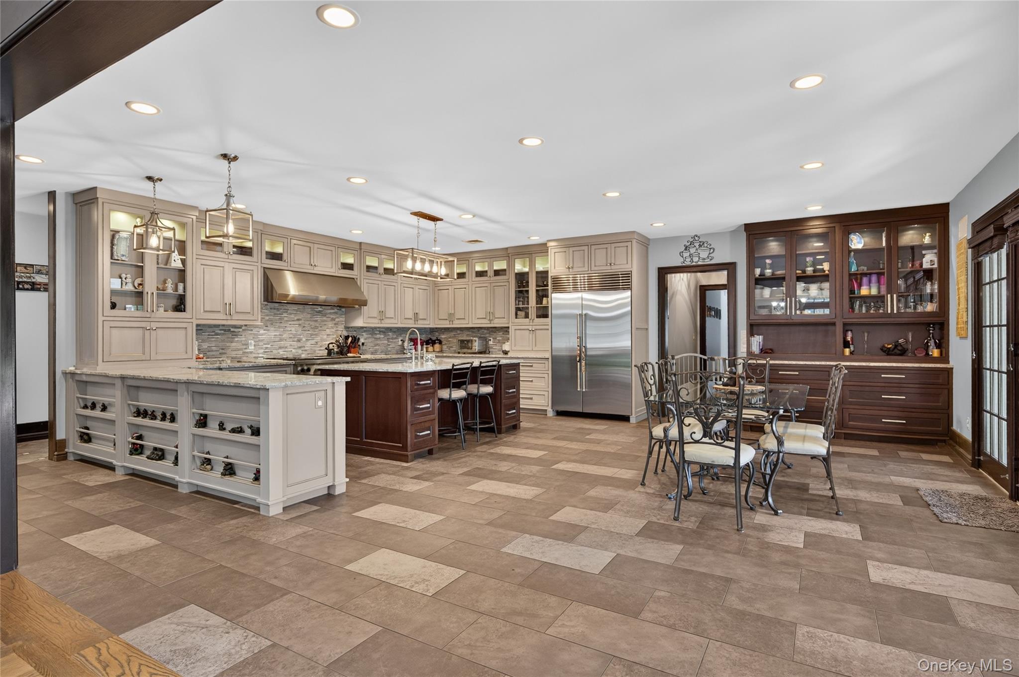 23 Gloria Lane – For Sale photo 4