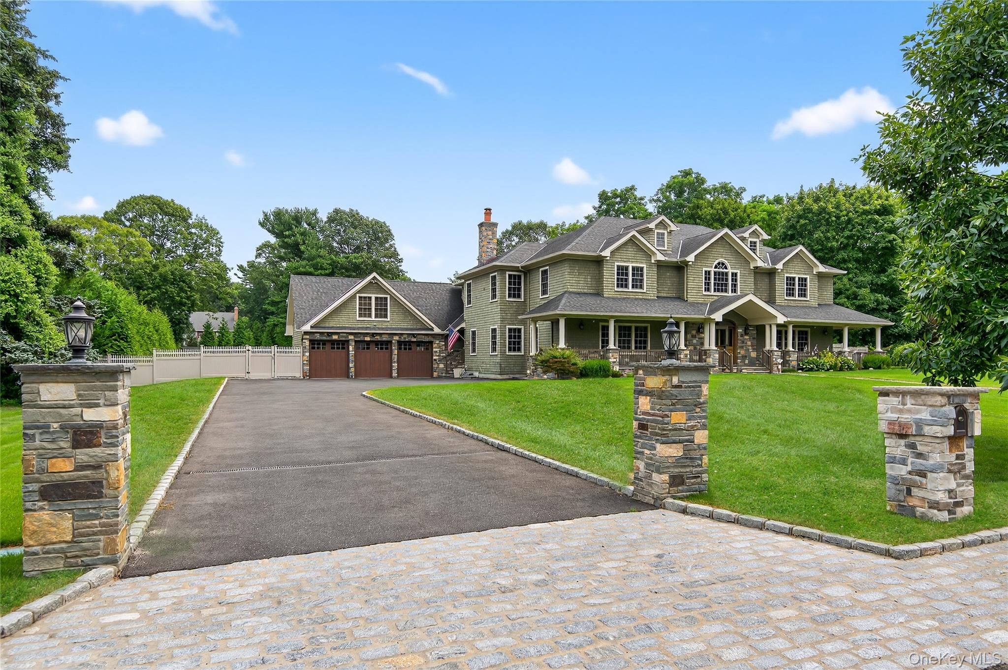 23 Gloria Lane – For Sale photo 2