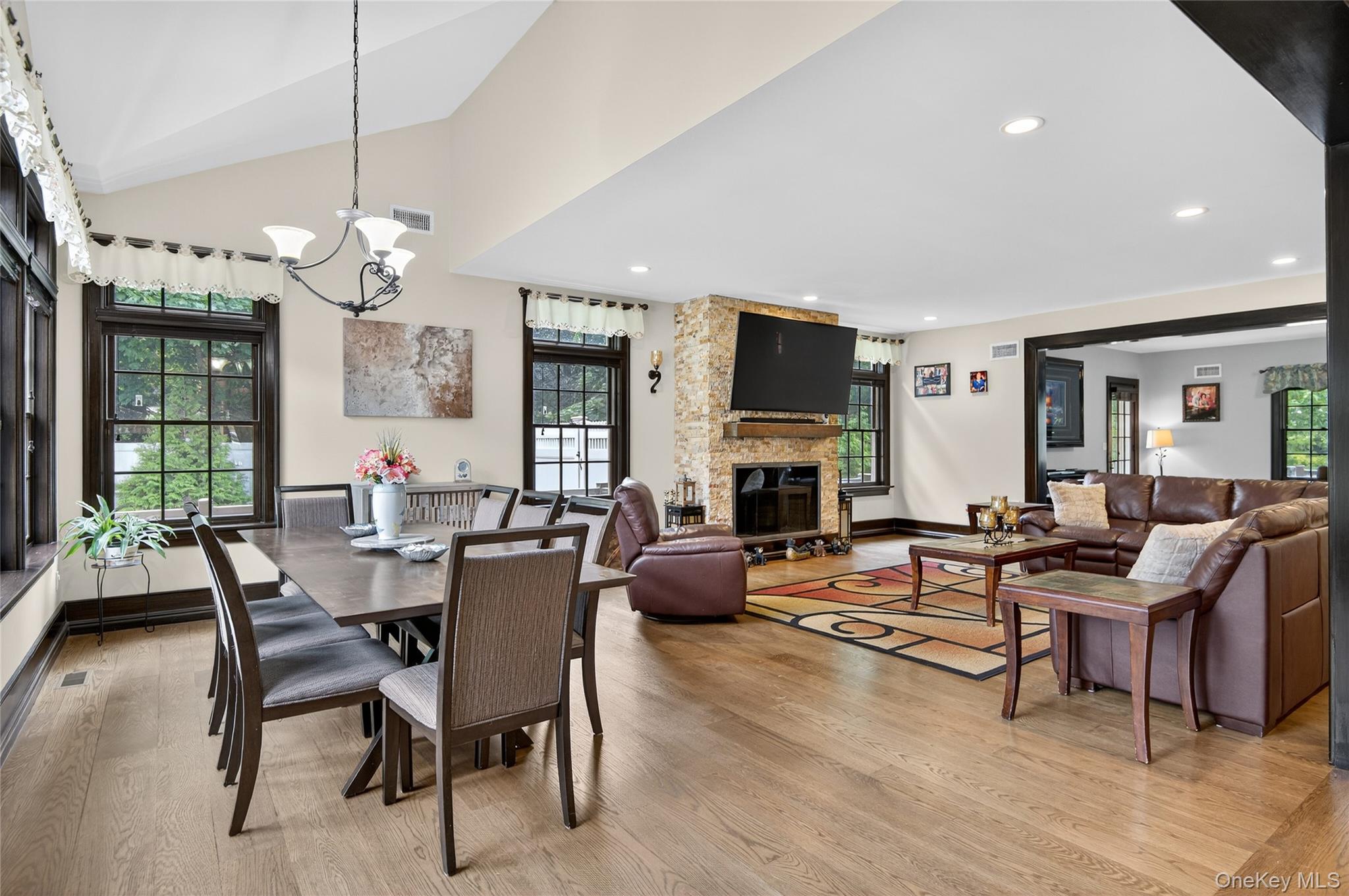 23 Gloria Lane – For Sale photo 9