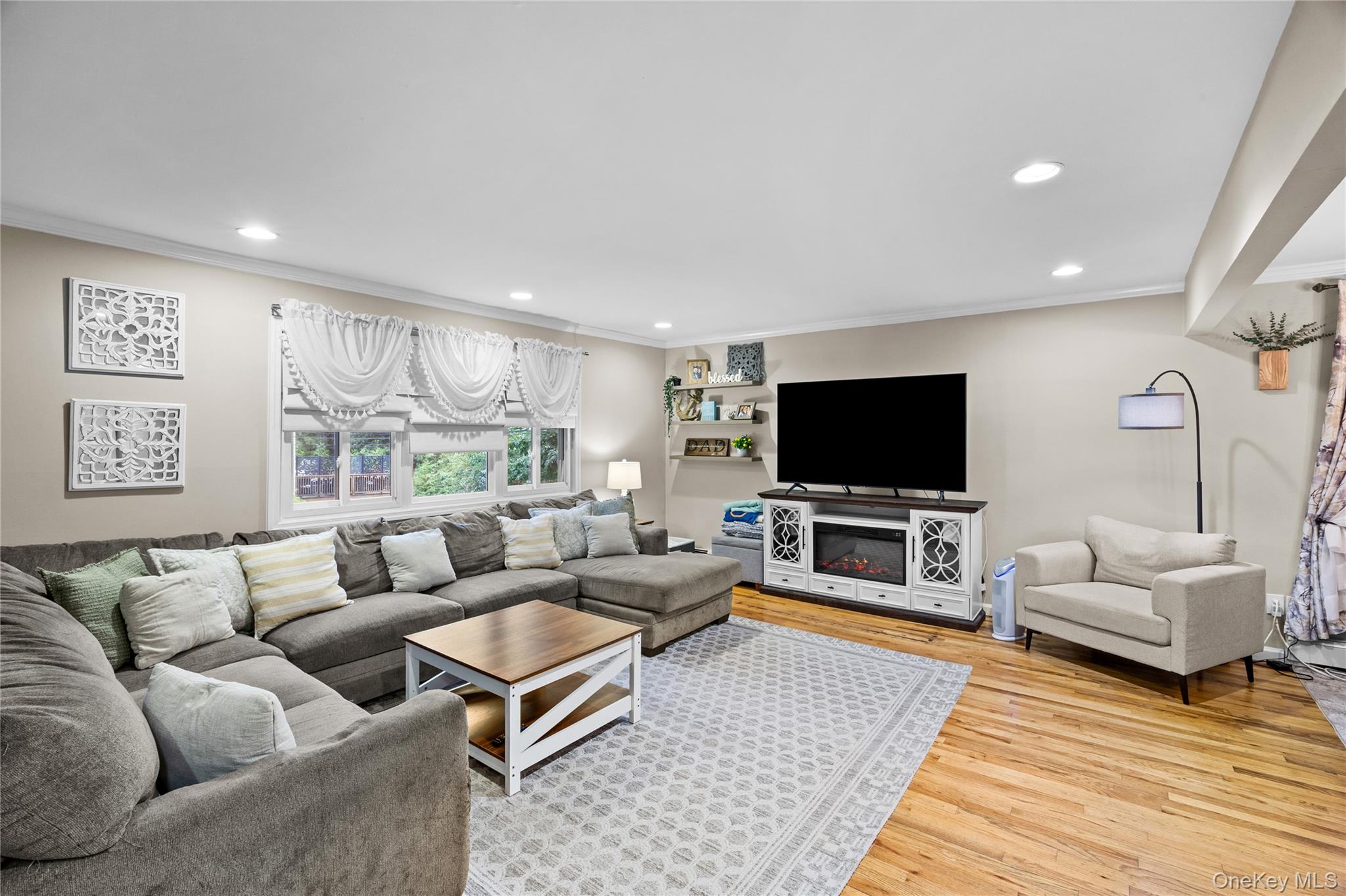 33 Manhasset Road – For Sale photo 4