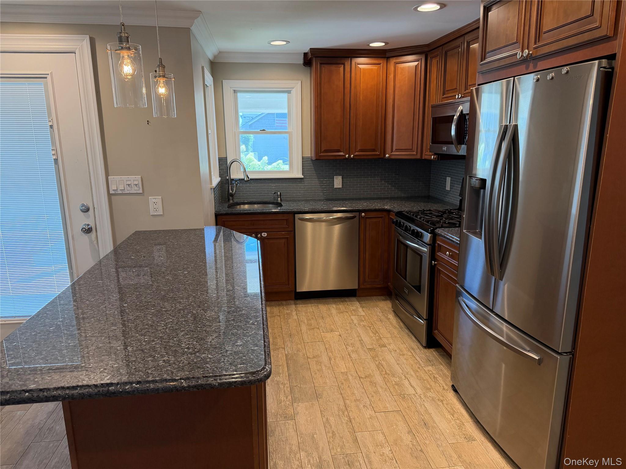 35 Trenton Avenue, Unit 1st Floor photo 4