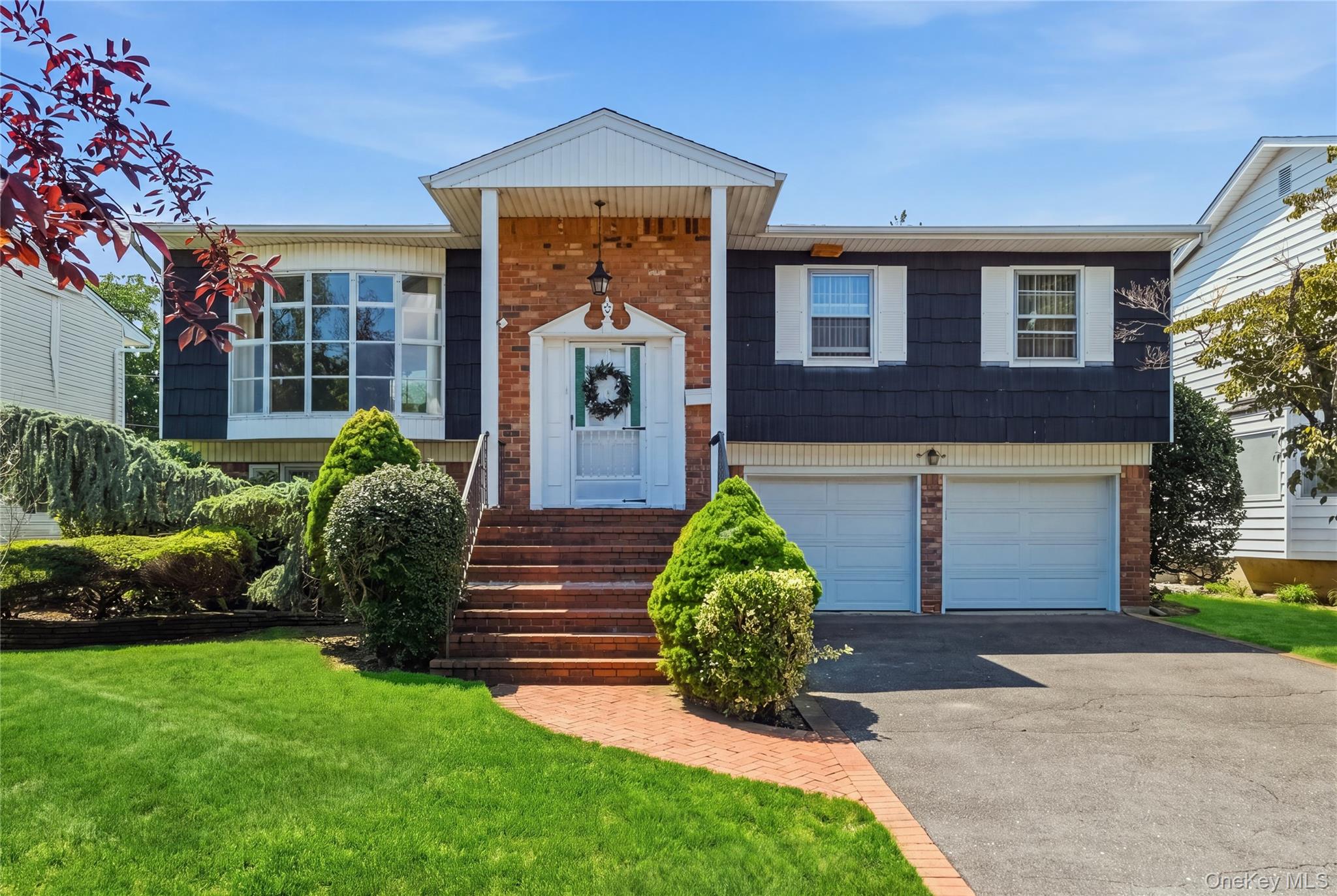 18 Valley Lane E – For Sale