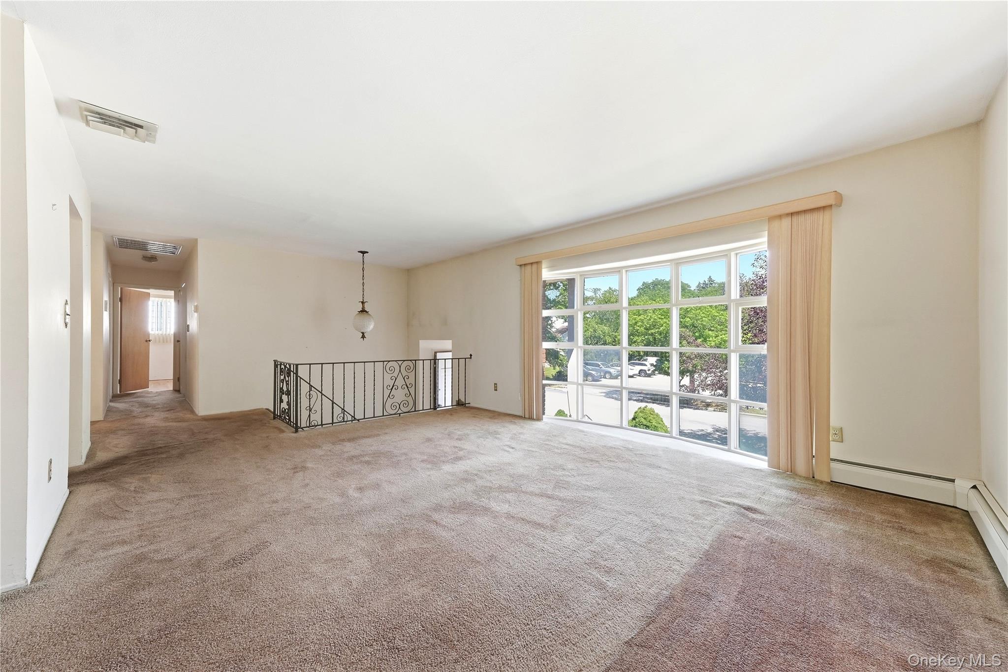 18 Valley Lane E – For Sale photo 4