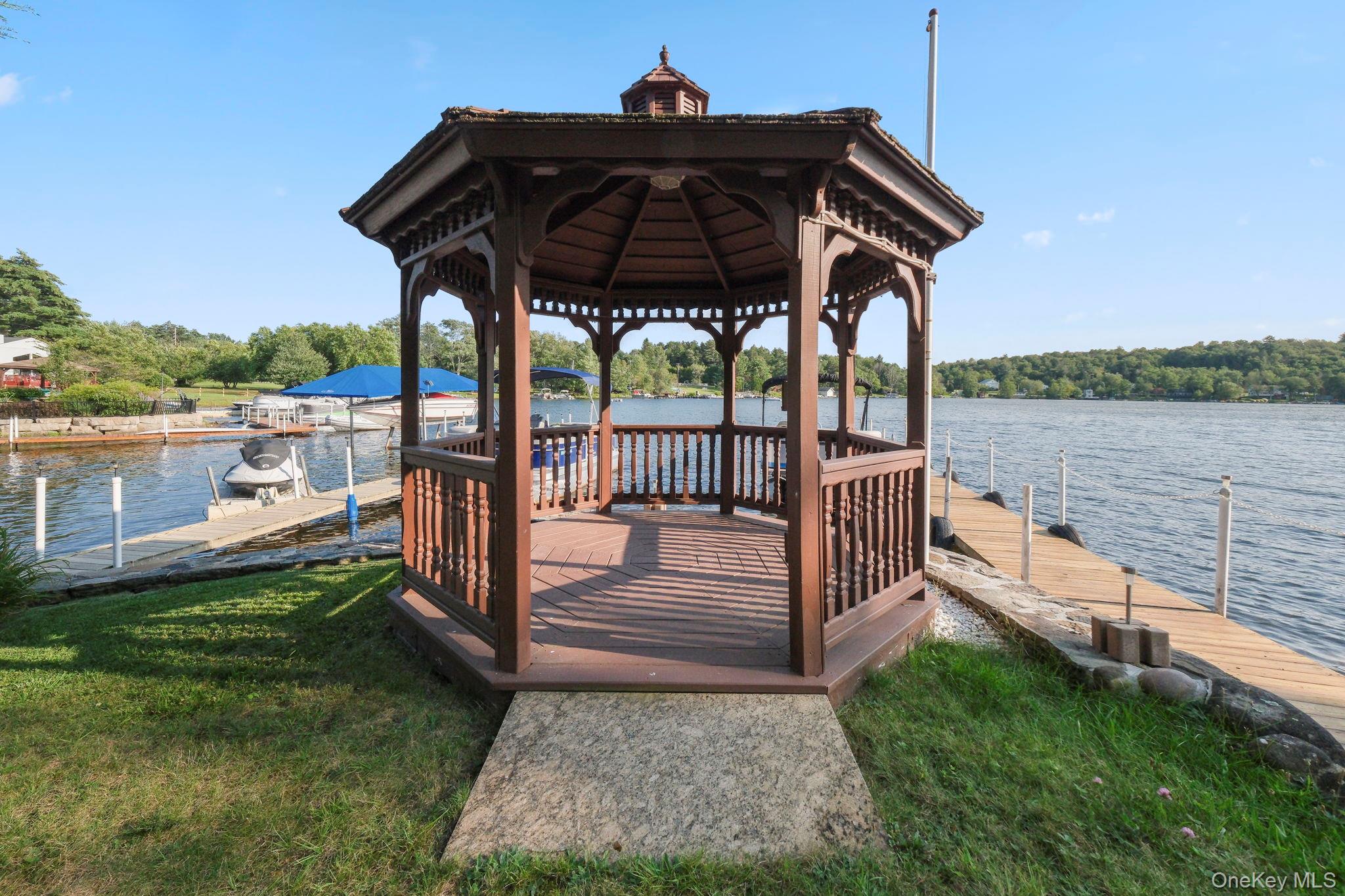 1023 Lake Shore Drive – For Sale photo 8