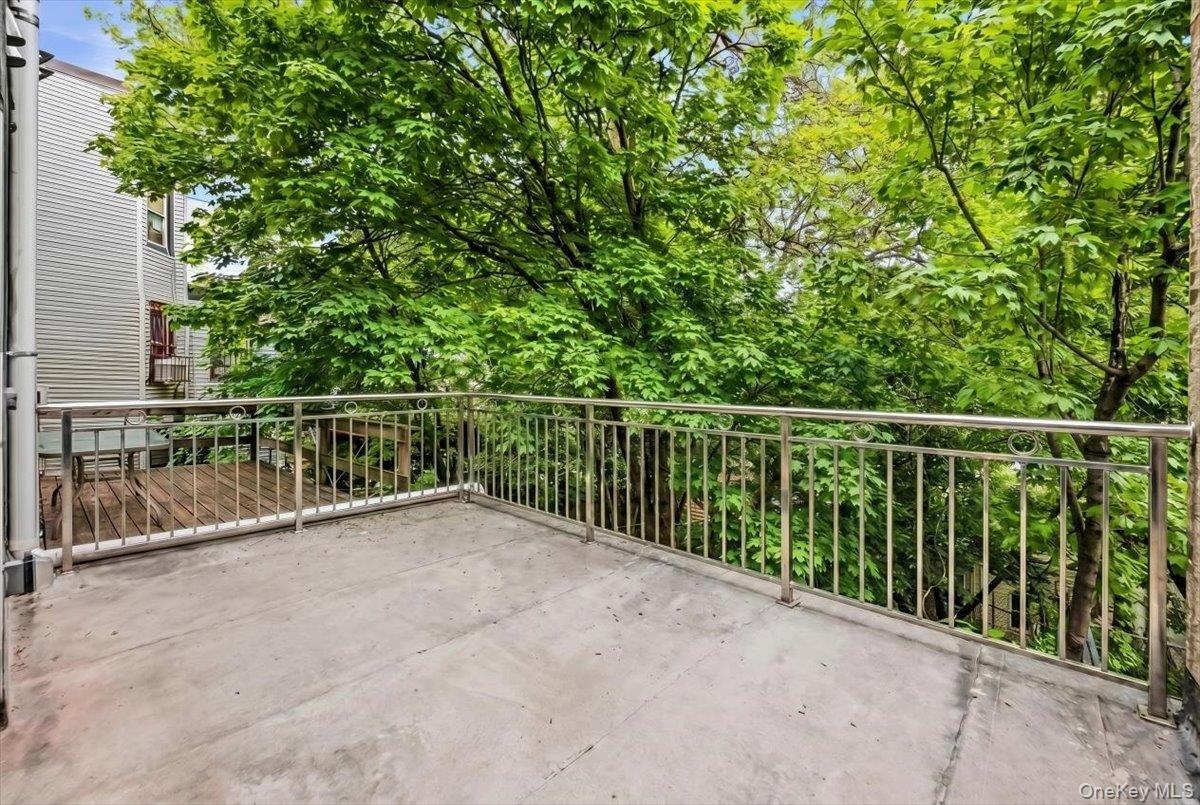 2050 Ryer Avenue – For Sale photo 33