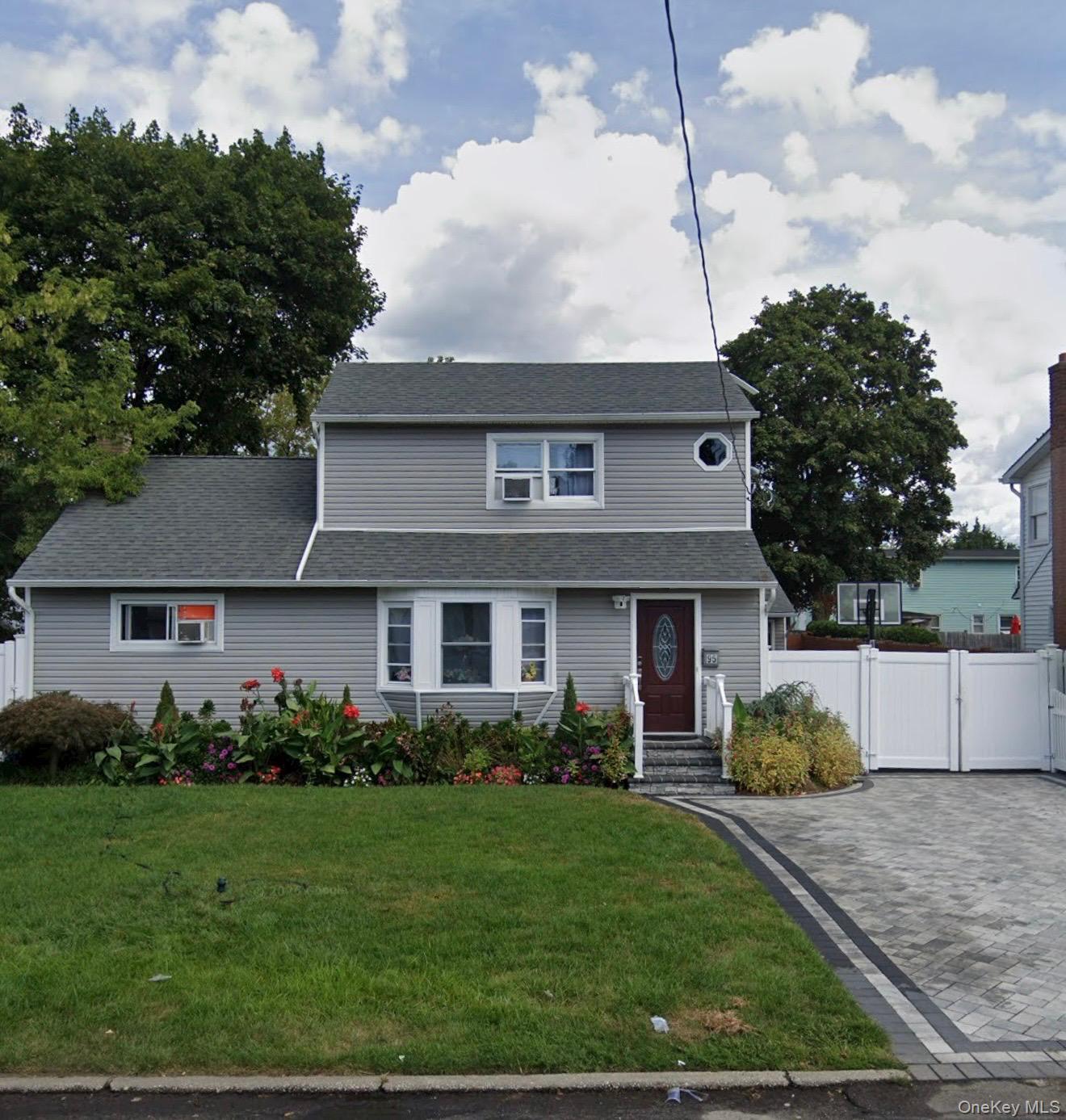 95 E Booker Avenue – For Sale