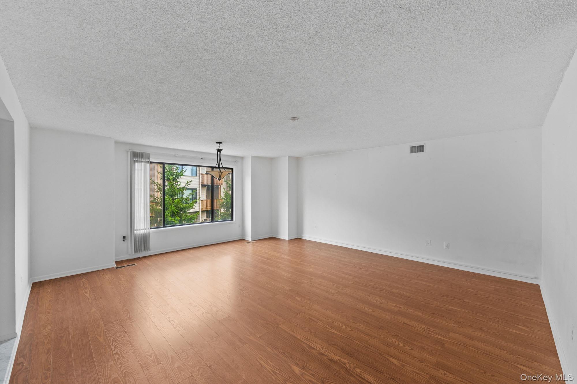 5 Kings Court – For Sale photo 4