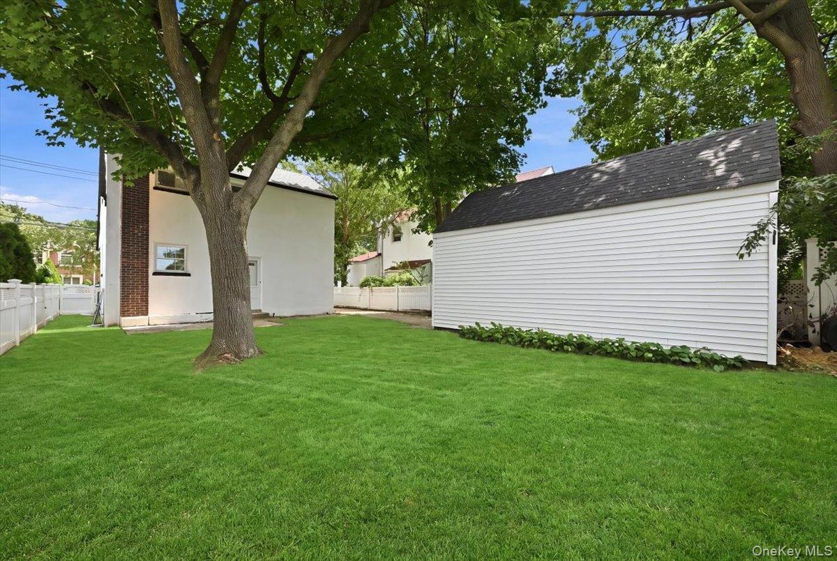 415 Leonard Boulevard – For Sale photo 26