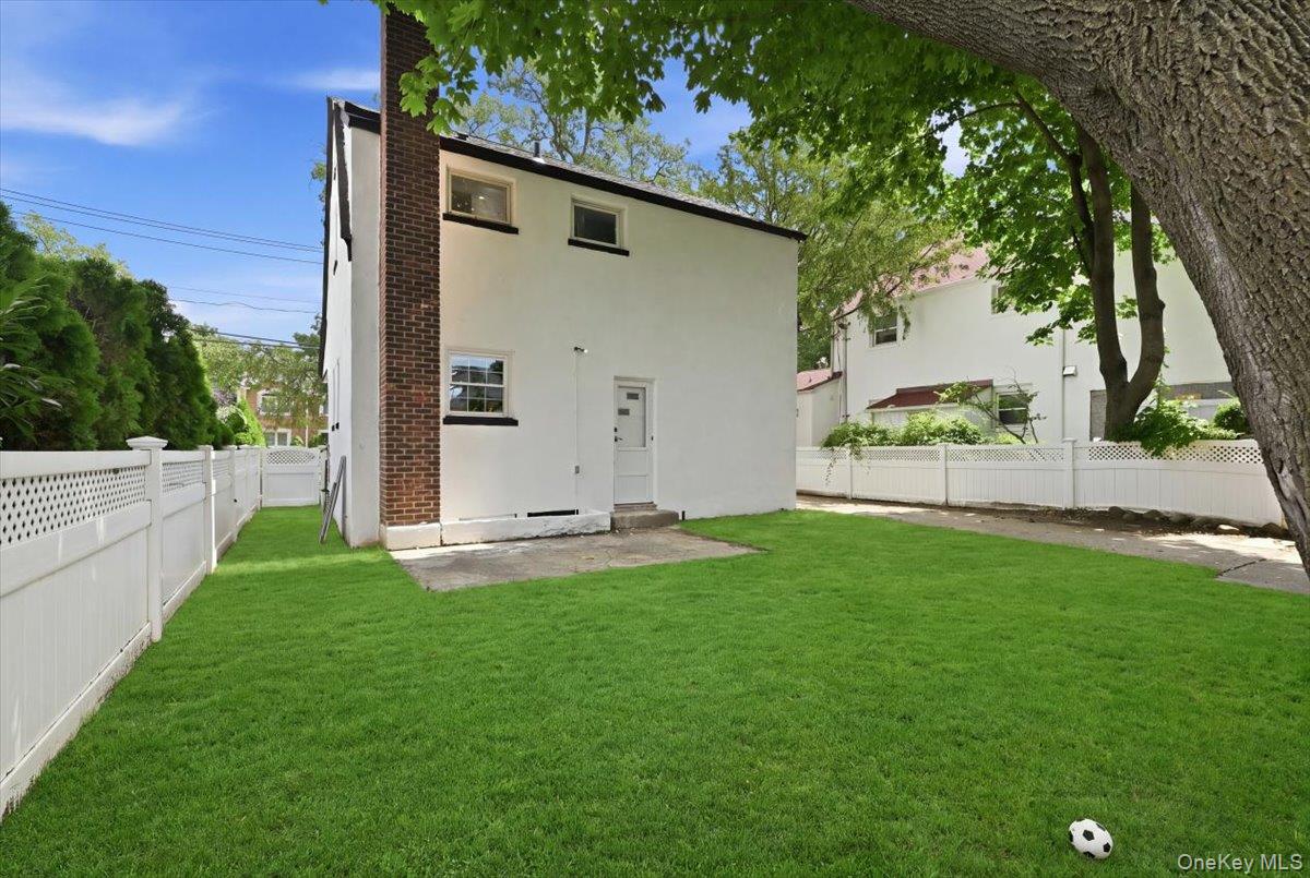 415 Leonard Boulevard – For Sale photo 27