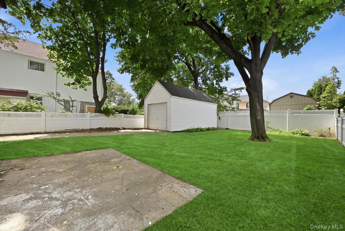 415 Leonard Boulevard – For Sale photo 25