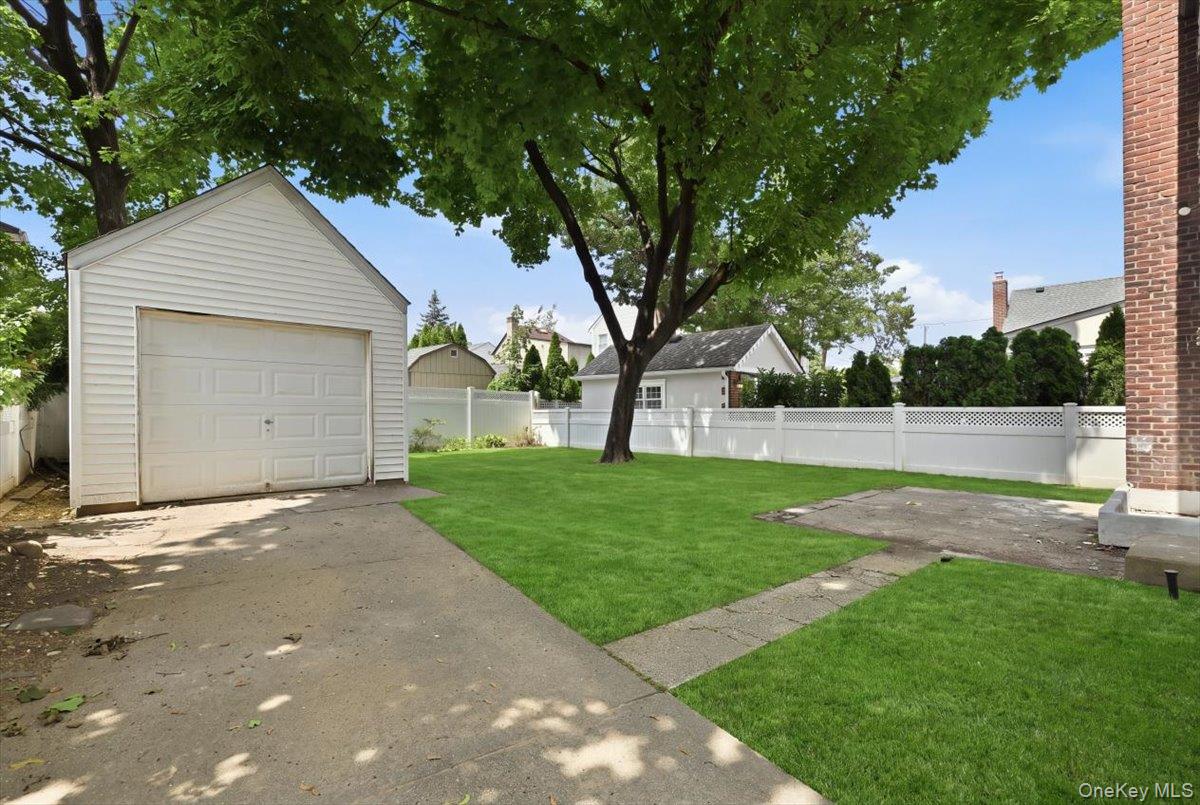 415 Leonard Boulevard – For Sale photo 24